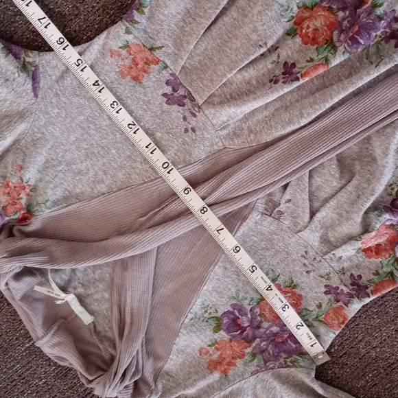 🌸Anthropologie🌸 - Gray Floral Open Front S/S Cardigan Sweater - Picture 13 of 14